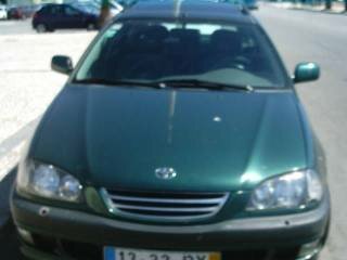 Avensis frente